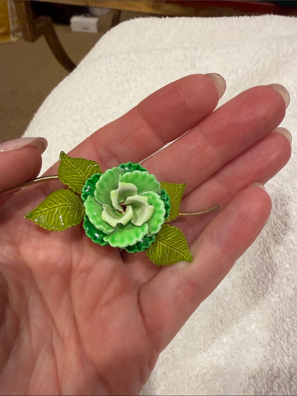 Green Floral Ceramic Pin Brooch - Decorative Leaf Accent